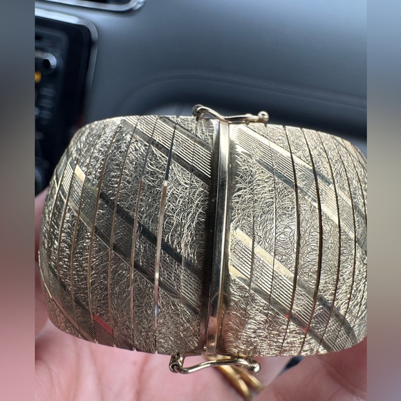 10KT Yellow Gold Italy Textured Wide Band Solid Gold Beacelet 6” - Picture 2 of 7